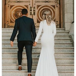 wedding dress w/cathedral train&buttons